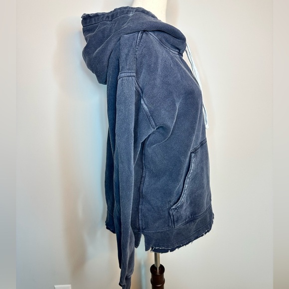 Sz M We the Free Zuma hoodie in dark blue denim mineral wash look - Picture 5 of 10